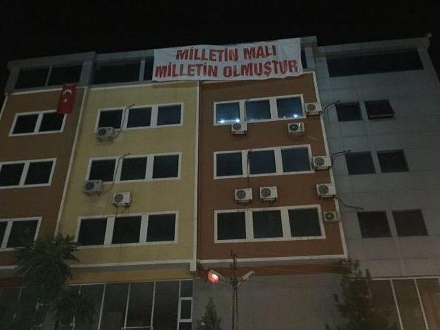 Batman’da Fetö’nün Dershanesine ’milletin Malı Milletin Olmuştur’ Pankartı Asıldı