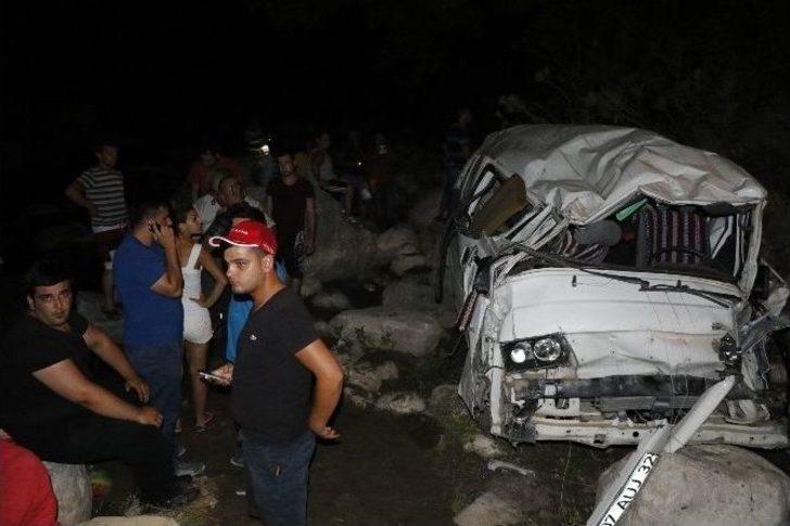 Antalya’da Piknik Dönüşü Kaza: 2 Ölü, 9 Yaralı G5