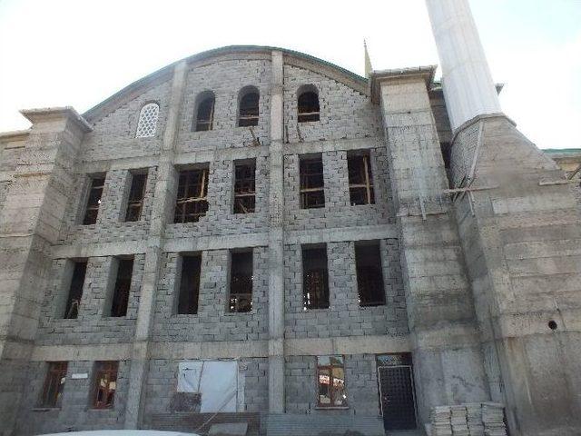 1071 Malazgirt Kümbet Camii İçin Yardım Bekleniyor