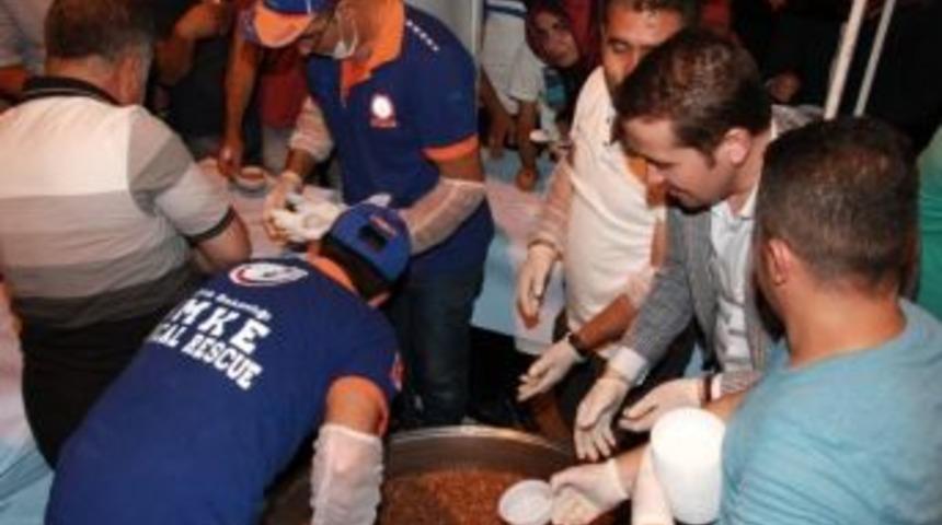 Van Sağlık M&uuml;d&uuml;rl&uuml;ğ&uuml;&rsquo;nden Aşure Dağıtımı