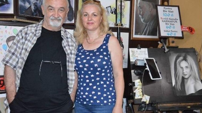 Binlerce Kişiyi Resmetti, Eşinin Bir Kere Bile Resmini &Ccedil;izmedi