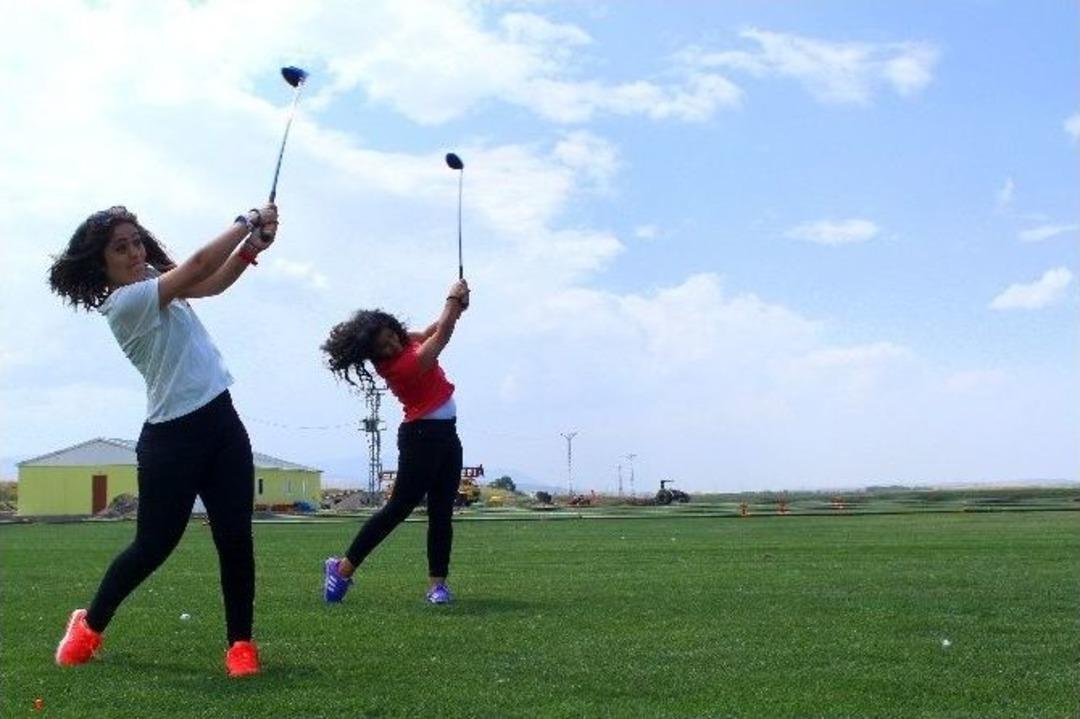 Erzurum Yaylasından Golf Antren&ouml;rl&uuml;ğ&uuml;ne