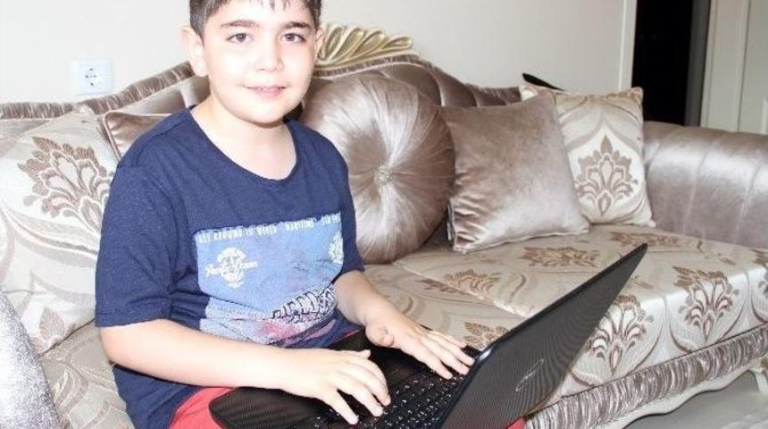 Cumhurbaşkanı Erdoğan&rsquo;ın &Ouml;vd&uuml;ğ&uuml; Minik &Ouml;ğrenci: "&ccedil;ok Duygulandım"