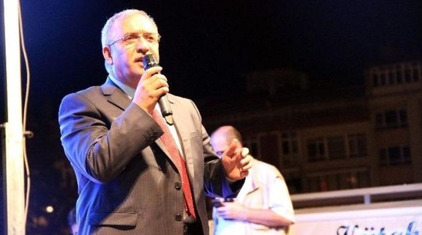 Vali Ahmet Hamdi Nayir: K&uuml;tahyalılar, Demokrasi İ&ccedil;in G&uuml;nlerdir Meydanlarda