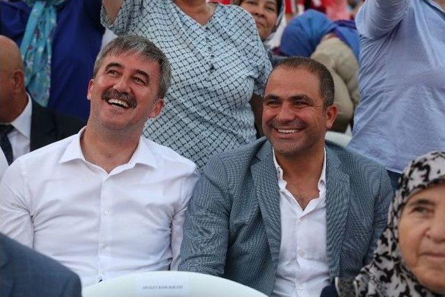 Turgutlu Demokrasi Ve Şehitler Mitinginde Tek Yürek Oldu