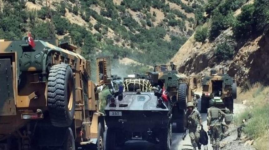 Şemdinli&rsquo;de Kamyon S&uuml;r&uuml;c&uuml;s&uuml;n&uuml;n &Ouml;ld&uuml;ğ&uuml; Patlama Sonrası Operasyon Başlatıldı