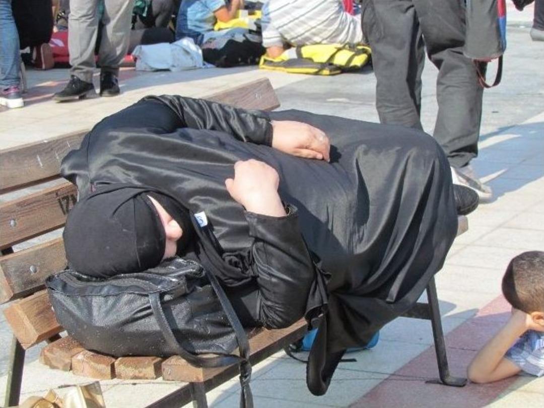 &Ccedil;eşme&rsquo;de 68 Sığınmacı Yakalandı