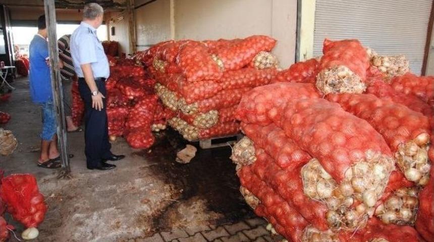 Şanlıurfa&rsquo;da 28 Ton Bozuk Soğan Ele Ge&ccedil;irildi