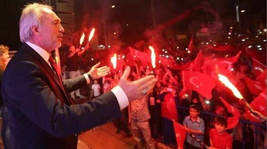 Kamil Sara&ccedil;oğlu: Halkımız Darbeyi Tarihin Okunmayacak Karanlık Sayfalarına G&ouml;md&uuml;