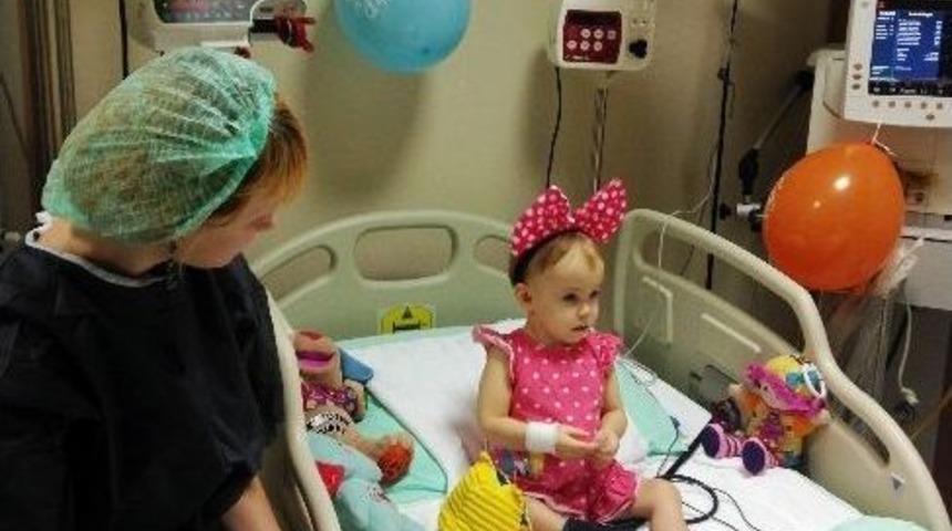 4 Yaşındaki Sofia T&uuml;rkiye&rsquo;de Organ Nakli Oldu