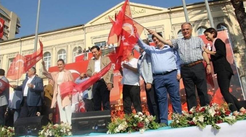 Selçuk, İzmir’e Akın Etti