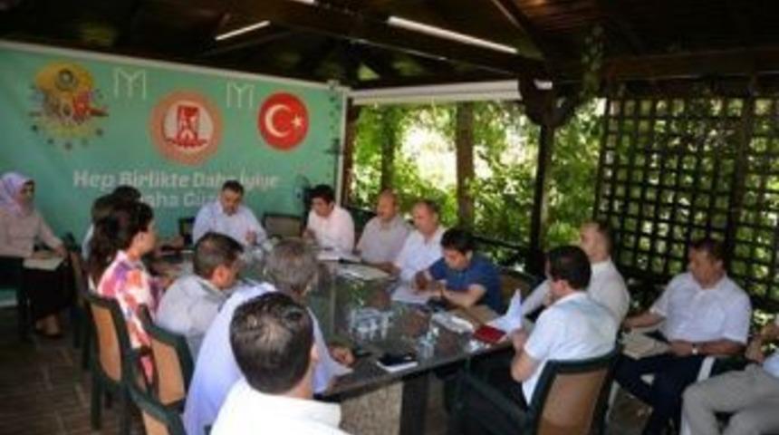 Başkan Yağcı, Yardımcıları Ve Birim M&uuml;d&uuml;rleriyle Toplandı