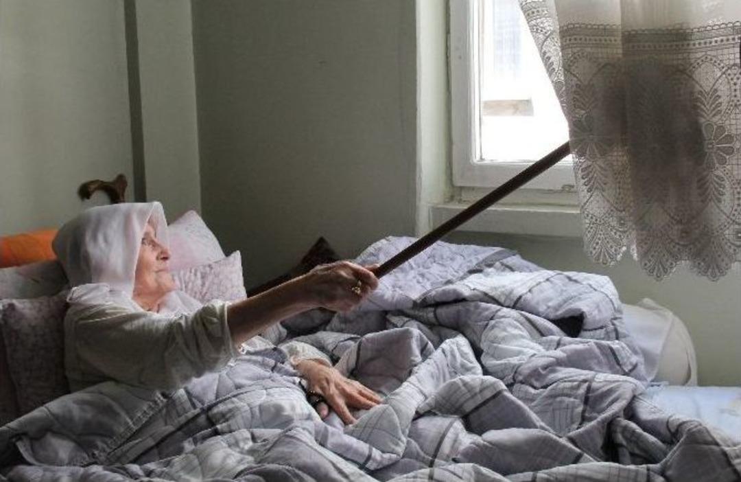Fet&ouml;&rsquo;c&uuml;ler 87 Yaşındaki Kadını Dolandırmış