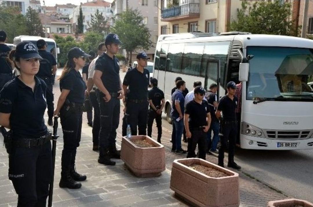 Eskişehir&rsquo;de Adli Kontrol Şartıyla Serbest Bırakılan 16 Polis Tutuklandı