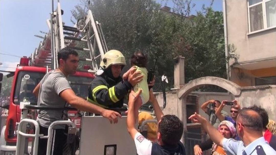 K&ouml;rfez&rsquo;de Hurdalık Alanda &Ccedil;ıkan Yangın Korkuttu