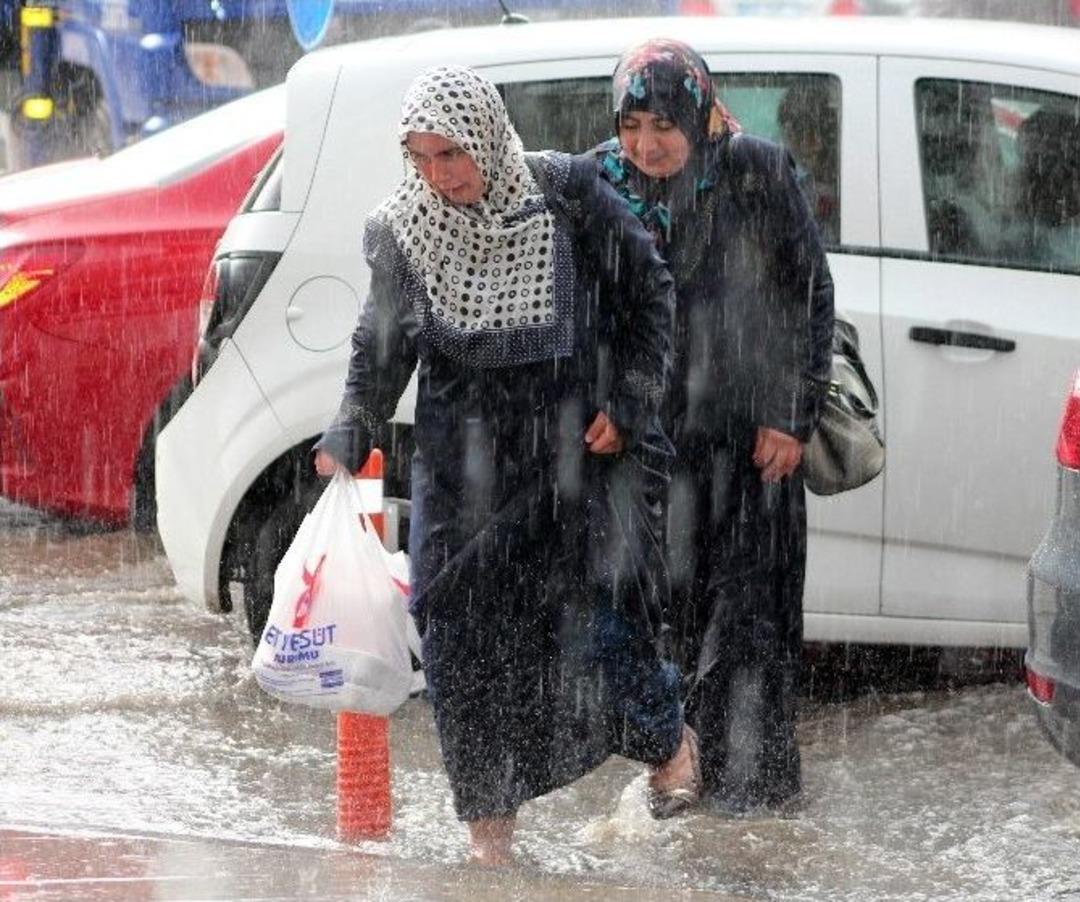 Erzurum&rsquo;da Kuvvetli Yağış Sele Neden Oldu