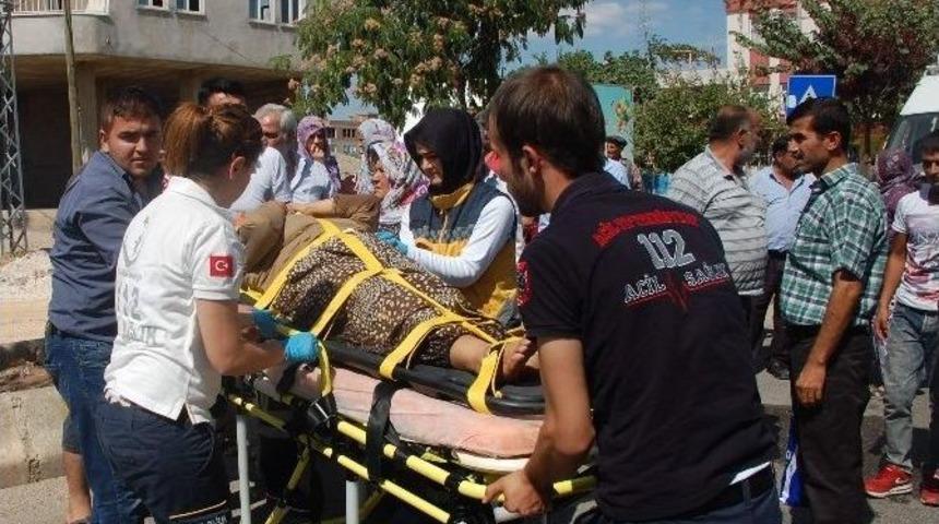 Minib&uuml;s&uuml;n &Ccedil;arptığı Kadın Yaralandı