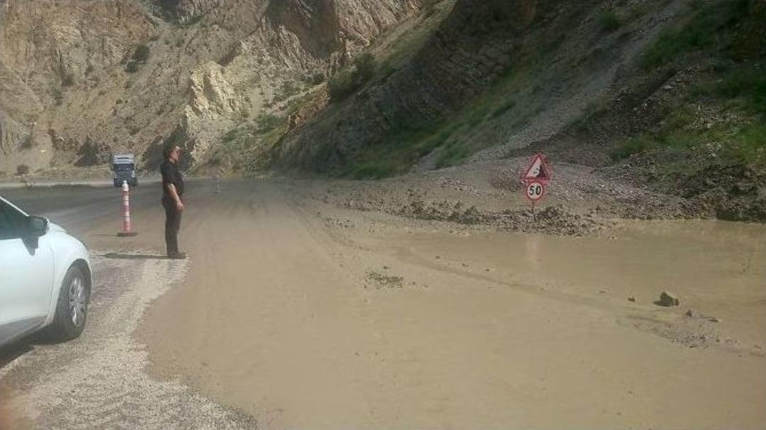 Tortum&rsquo;da Sağanak Yağış Sele D&ouml;n&uuml;şt&uuml;