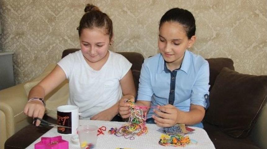 Minicik Ellerinden Şehitlere Kocaman Destek