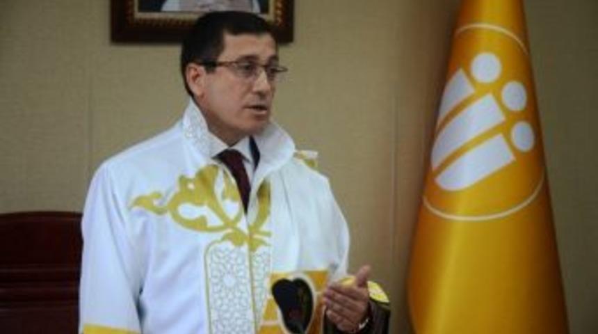 Rekt&ouml;r Kızılay&rsquo;dan &Ouml;rnek Davranış