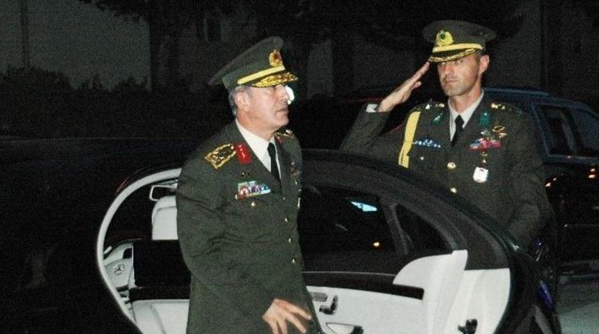 Genelkurmay Başkanı Akar Ve Kuvvet Komutanları Kahraman Astsubay Halisdemir&rsquo;in Evini Ziyaret Etti