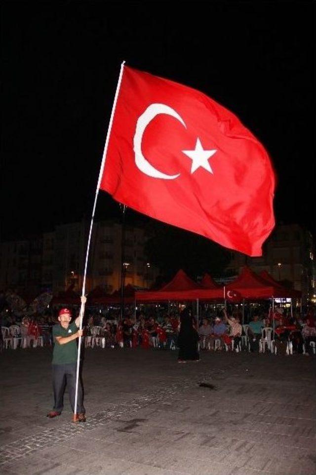 Çanakkale’de Demokrasi Nöbeti Sürüyor