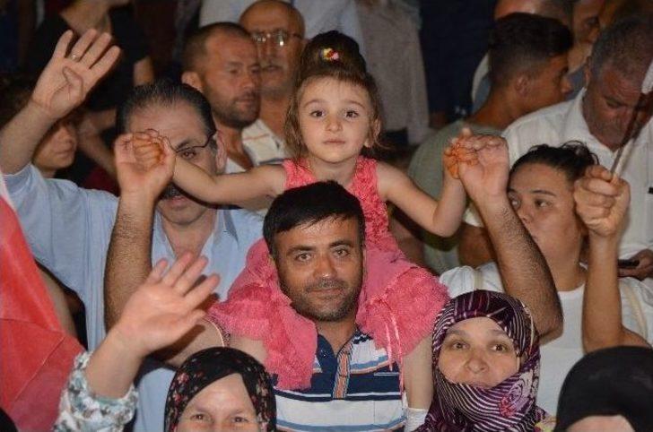 Onlar Demokrasinin Minik Nöbetçileri G1