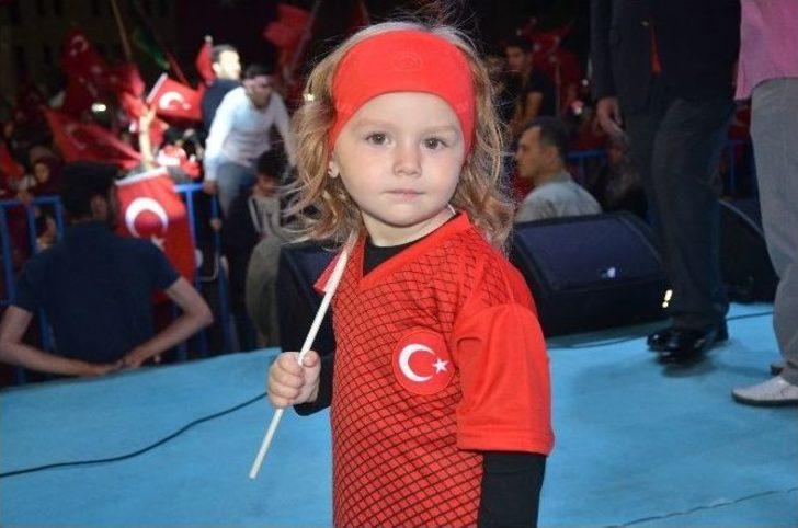 Onlar Demokrasinin Minik Nöbetçileri G2