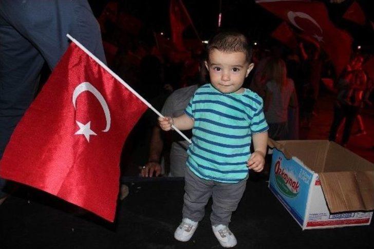 Demokrasi Nöbeti Coşkuyla Sürüyor G1