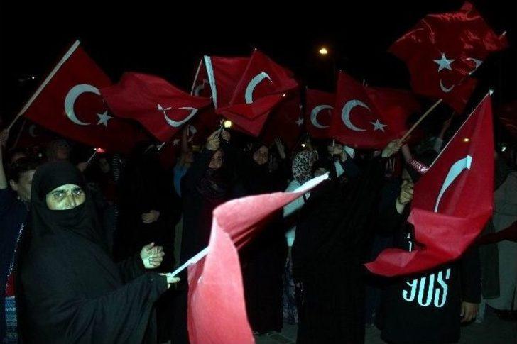 Demokrasi Nöbeti Coşkuyla Sürüyor G2