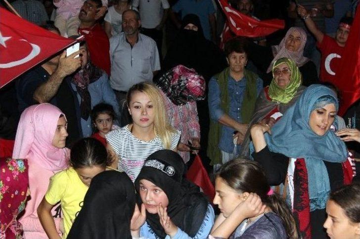 Demokrasi Nöbeti Coşkuyla Sürüyor G4