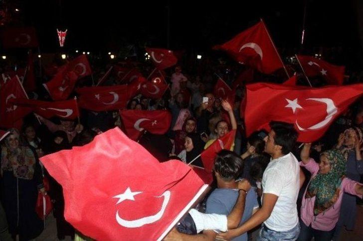 Demokrasi Nöbeti Coşkuyla Sürüyor G5