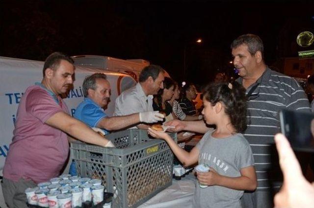 Sarıkoca’dan Demokrasi Nöbetinde Görev Alan Personellere Teşekkür