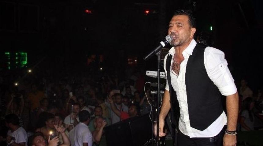 Altan &Ccedil;etin Yeni Alb&uuml;m&uuml;n&uuml; Marmarisli Hayranları İle Kutladı