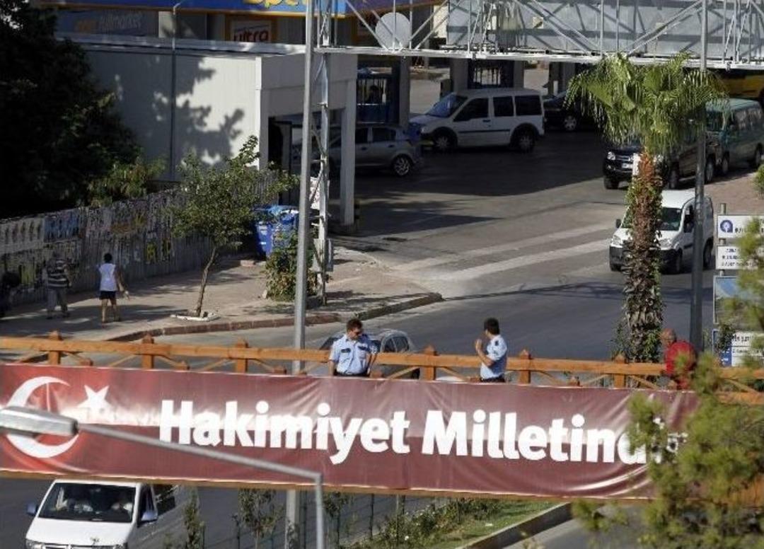 &Uuml;st Ge&ccedil;itte Fet&ouml; Kitapları Sergisi