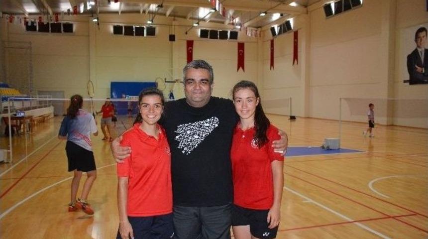 Badminton&rsquo;un Madalya Avcıları Bergama&rsquo;da Yetişiyor