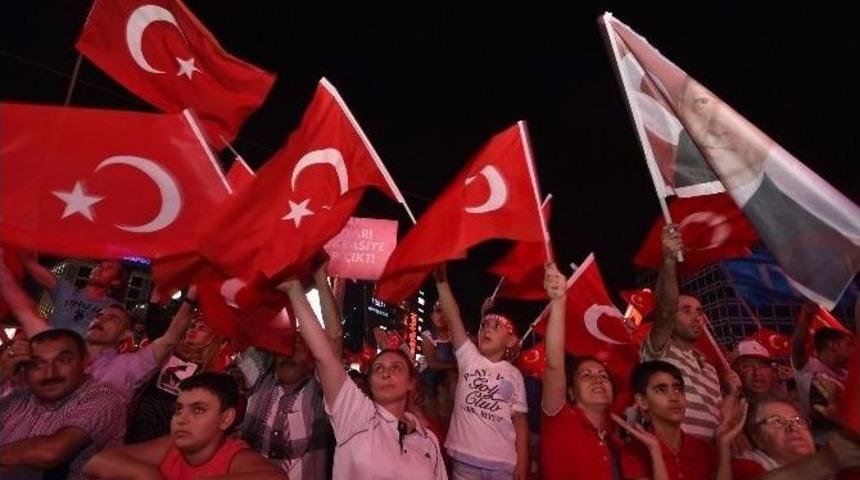 24. G&uuml;nde De Binlerce Başkentli &rsquo;demokrasi N&ouml;beti&rsquo;nde