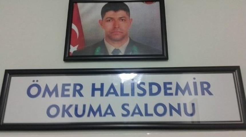 Kahraman Astsubay &Ouml;mer Halisdemir&rsquo;in Adı Okuma Salonuna Verildi