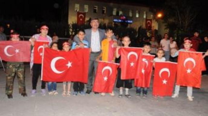Başkan Akdoğan, Demokrasi N&ouml;betine Hi&ccedil; Ara Vermedi