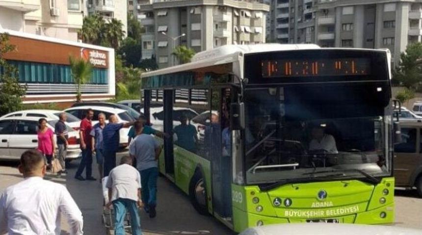 Belediye Otob&uuml;s&uuml; Şof&ouml;r&uuml;, Bayılan Yolcuyu Hastaneye Yetiştirdi