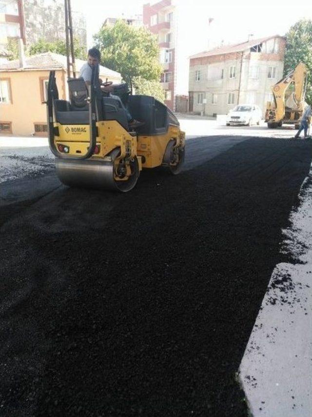 Yol Ve Kaldırım Düzenleme Çalışmaları Devam Ediyor