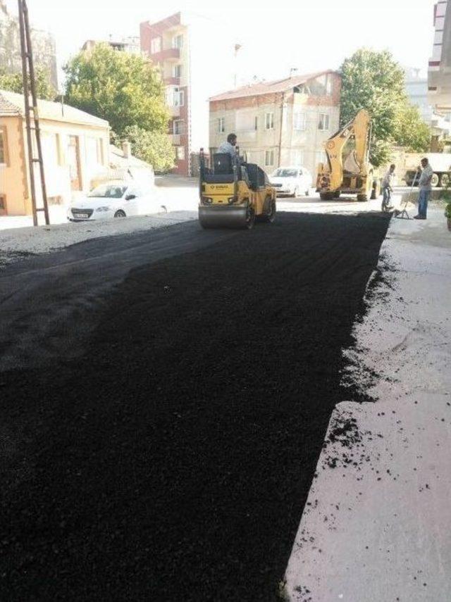 Yol Ve Kaldırım Düzenleme Çalışmaları Devam Ediyor