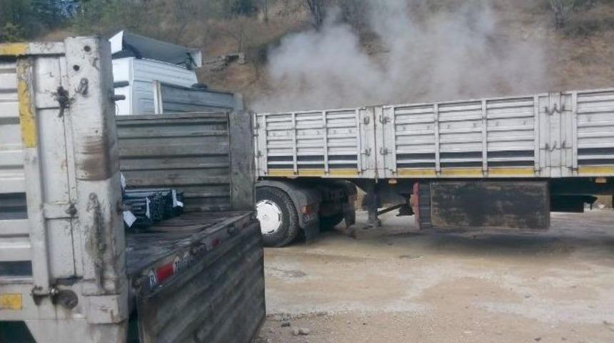 Tır&rsquo;lara Sıcak Y&uuml;klenen Demirler Az Kalsın Faciaya Yol A&ccedil;ıyordu