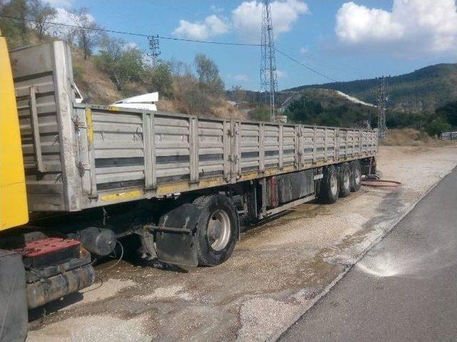 Tır’lara Sıcak Yüklenen Demirler Az Kalsın Faciaya Yol Açıyordu