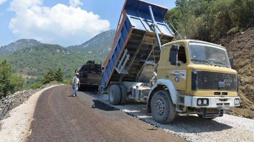 B&uuml;y&uuml;kşehir Kumluca&rsquo;daki Yol Sorunlarını &Ccedil;&ouml;z&uuml;yor