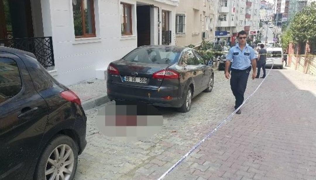 Kızının G&ouml;zleri &Ouml;n&uuml;nde Uzun Namlulu Silahlarla Taranarak Başından Vuruldu