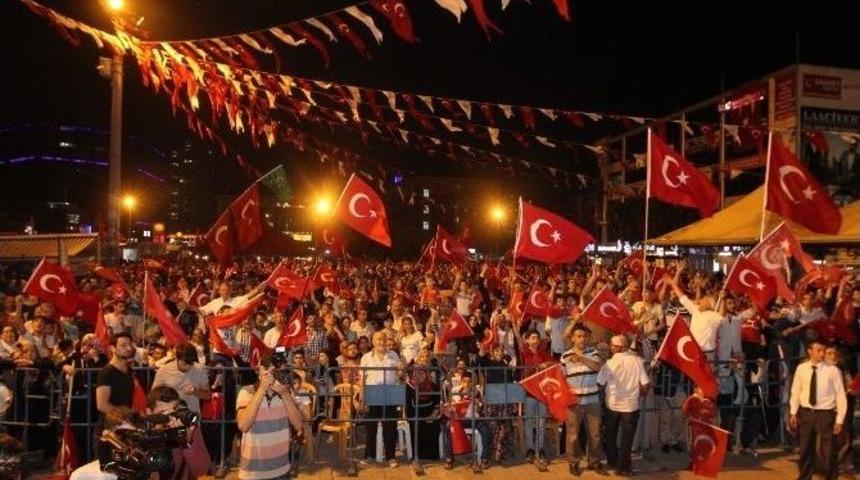 Araştırmacı Yazar Latif Erdoğan, Esenyurt&rsquo;ta Demokrasi N&ouml;beti&rsquo;nde