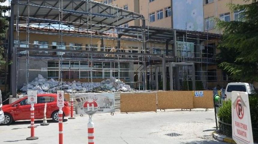 Devlet Hastanesi&rsquo;nin &Ccedil;atısı Yenileniyor
