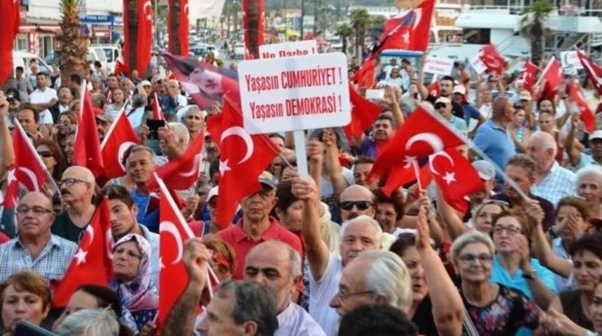 Ayvalık&rsquo;ta &lsquo;laik, Demokratik Ve Tam Bağımsız T&uuml;rkiye&rsquo; Mitingi
