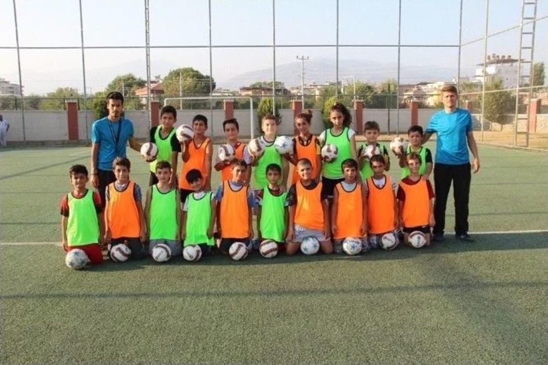 Efelerli Minikler Hem Eğleniyor, Hem &Ouml;ğreniyor